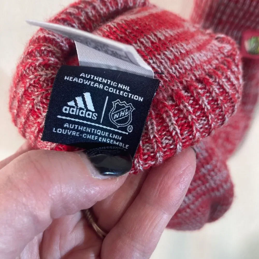 Adidas Chicago Blackhawks Mittens Red and White Cable‎ Knit Long Cuff Lined